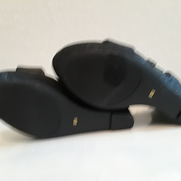 Black New Guess Shoes - Picture 5 of 5